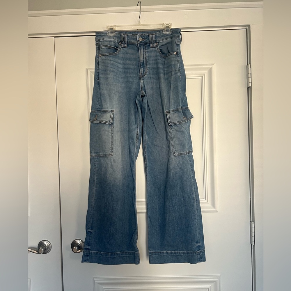 Like new AE Dreamy Drape High-Waisted Cargo Baggy Wide-Leg Jean. Size 6 regular - Picture 2 of 7